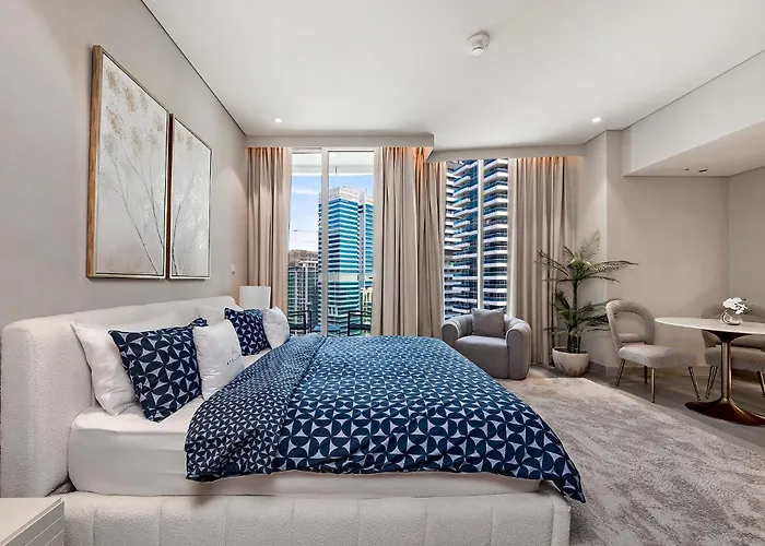 Great Apartments At Marina Star With City View